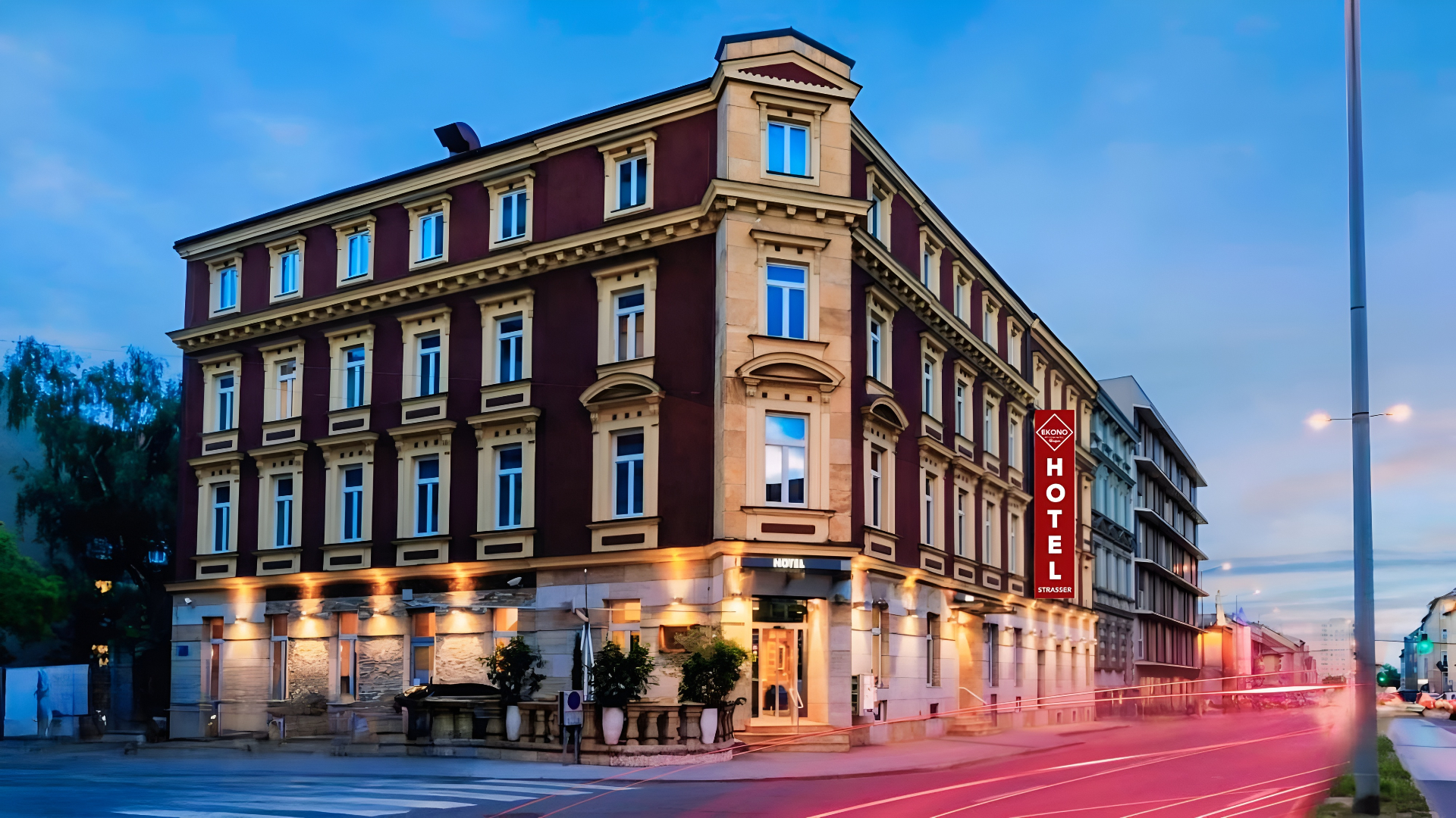 Historische Fassade des Hotel Strasser in Graz