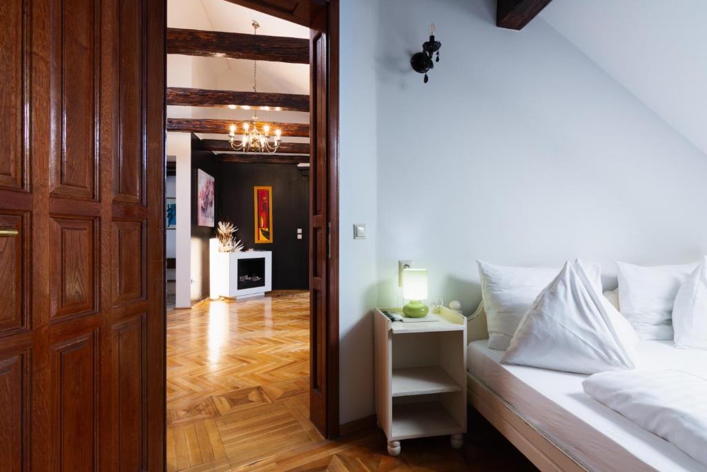 Historisches Zimmer im Hotel Strasser